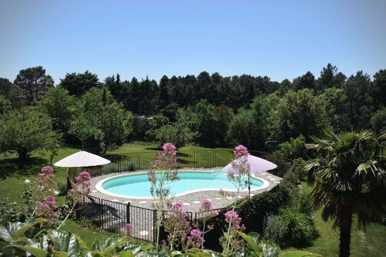 Ombre Bleue Du Figuier, Ailhon Hotel Buitenkant foto